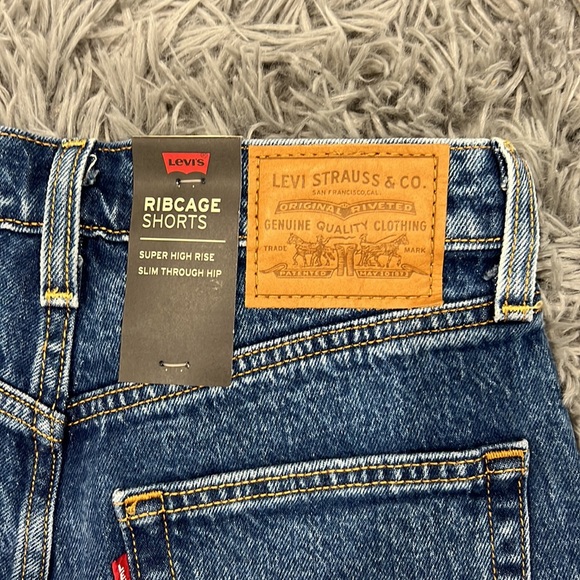 NEW • Levi’s • Ribcage High Waisted Cut Off Denim Shorts Stretch Charleston 26 - Picture 6 of 6